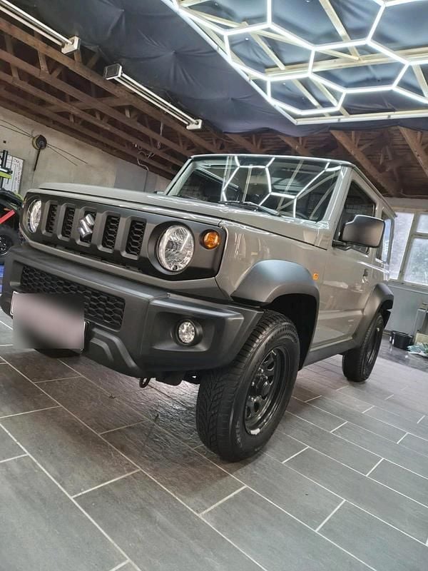 Gebraucht Suzuki Jimny 102 PS (75 kW) 2023 Grau SUV