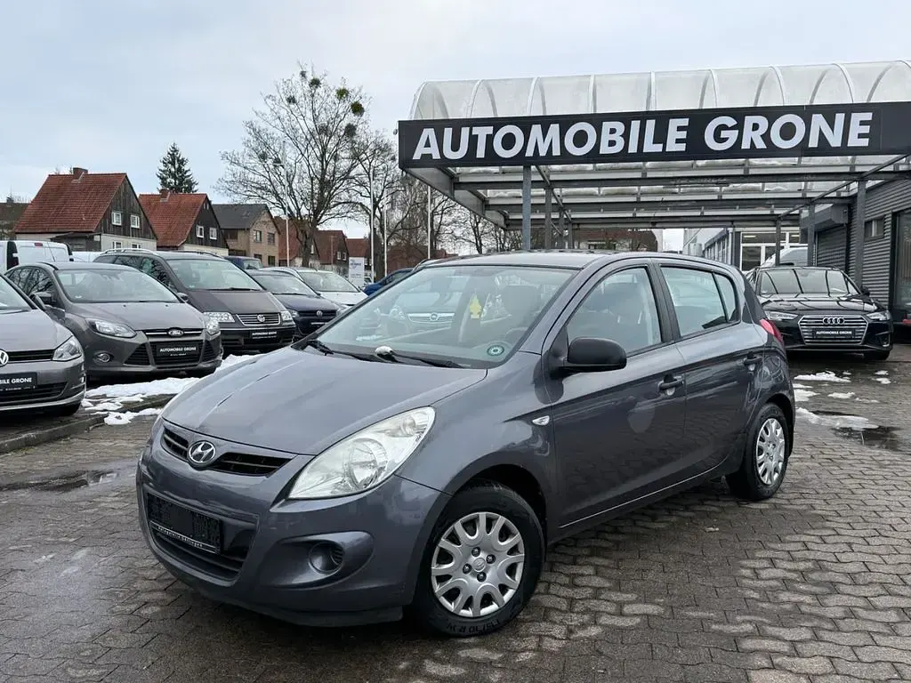Gebraucht Hyundai i20 Classic 86 PS (63 kW) 2012 Grau Kleinwagen