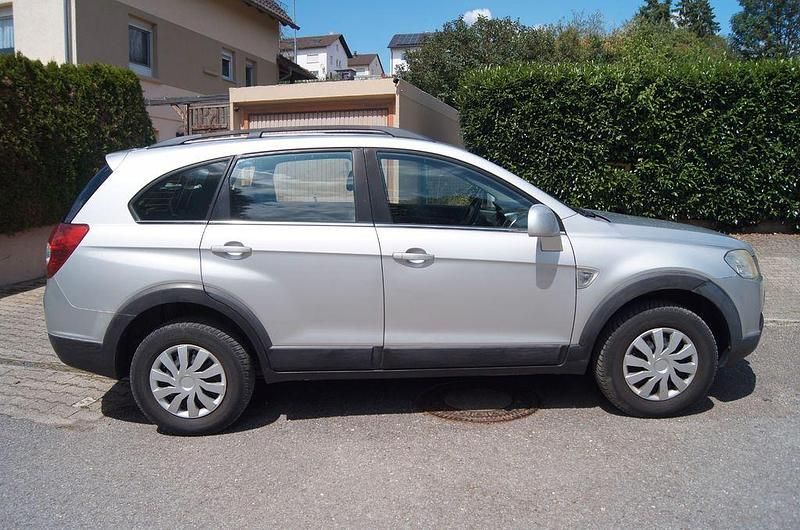 Silber Gebraucht 2009 Chevrolet Captiva LS SUV | 3.500 € (Fairer Preis) - Bild 1/4