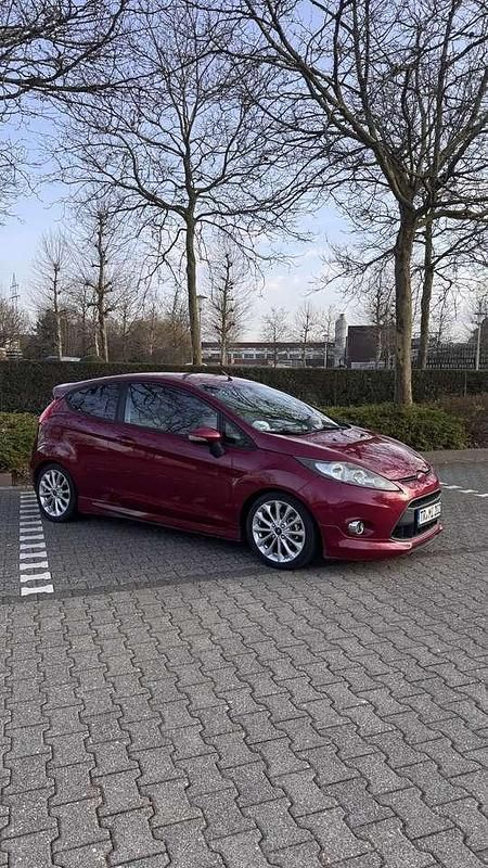 Gebraucht Ford Fiesta Ambiente 82 PS (60 kW) 2009 Violet Kleinwagen