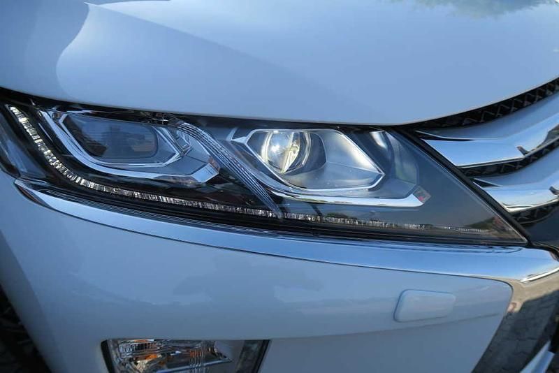 Używany Mitsubishi Eclipse Cross Edition 163 KM (119 kW) 2019 Biały SUV