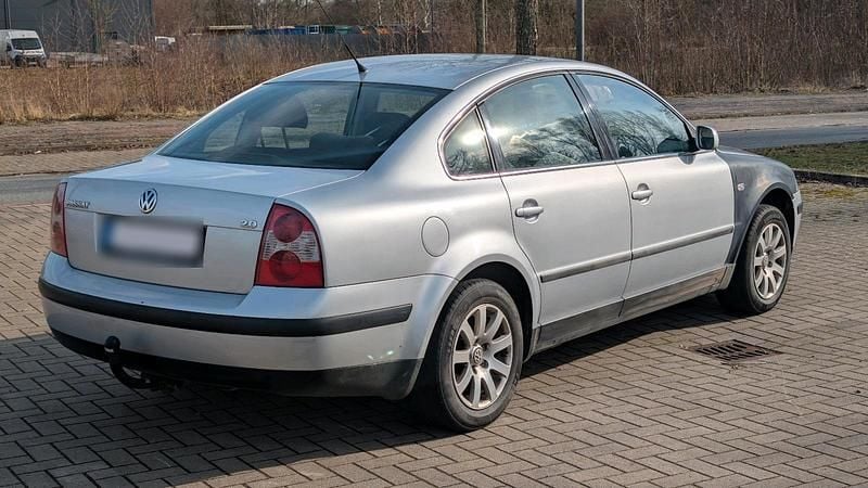 Gebraucht VW Passat 131 PS (96 kW) 2002 Silber Limousine