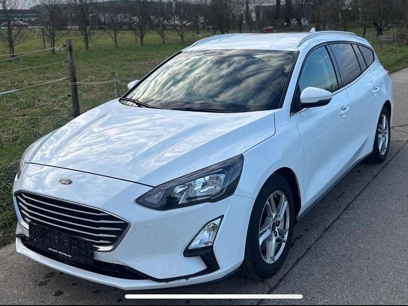 Używany Ford Focus Cool & Connect 120 KM (88 kW) 2020 Biały Kombi