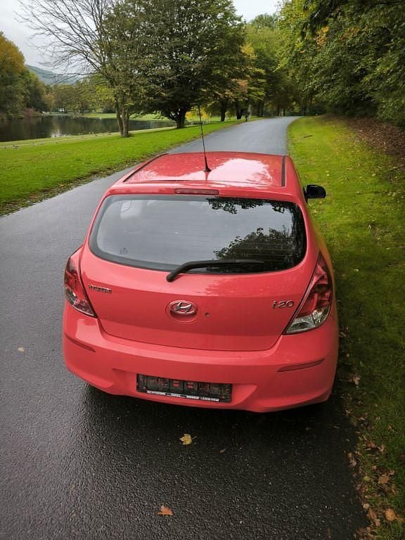 Rot Gebraucht 2013 Hyundai i20 Intro Edition Kleinwagen | 2.499 € (Guter Preis) - Bild 1/4