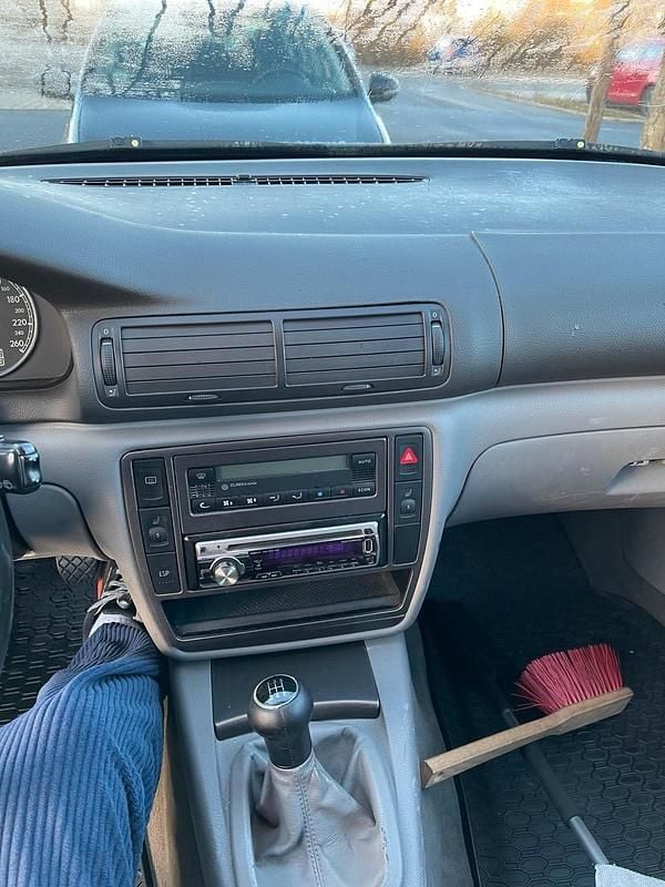 Silber Gebraucht 2002 VW Passat Kombi | 580 € (Superpreis) - Bild 1/4