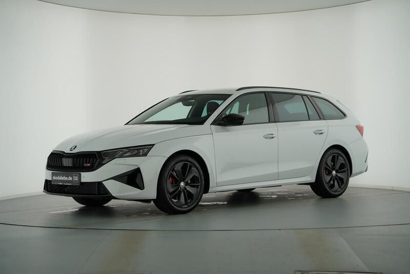 Weiss Gebraucht 2024 Skoda Octavia RS Kombi | 38.450 € (Guter Preis) - Bild 1/4