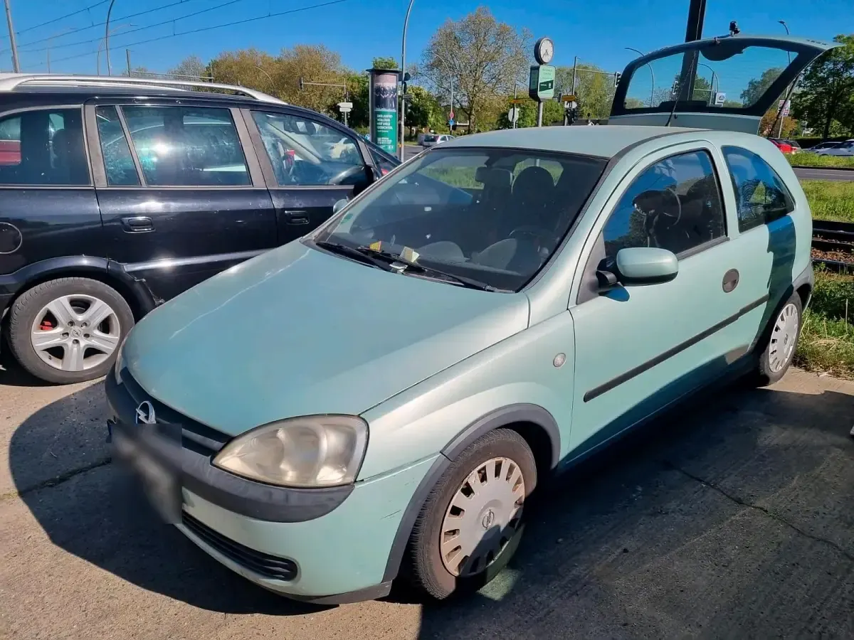 Second-hand Opel Corsa 75 CP (55 kW) 2004 Verde Hatchback