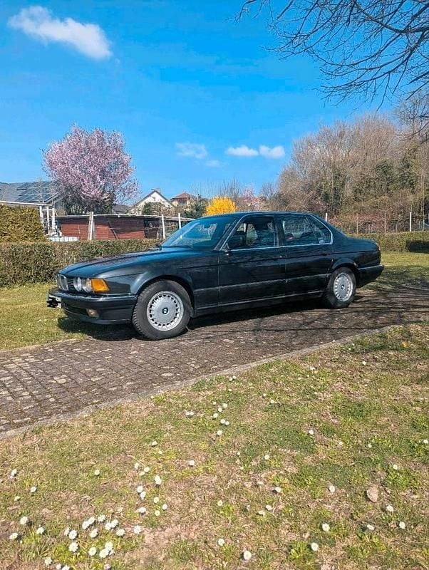 Second-hand BMW 730 200 CP (147 kW) 1987 Negru Berlinǎ