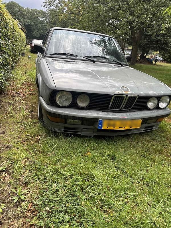 Grau Gebraucht 1982 BMW 535 M Sport Limousine | 5.400 € - Bild 1/4