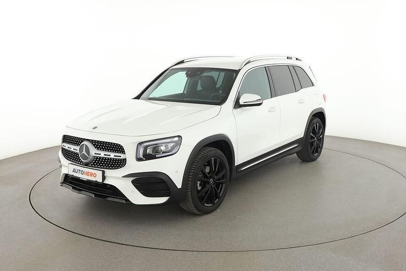 Weiß Gebraucht 2022 Mercedes GLB180 AMG line SUV | 34.480 € - Bild 1/3