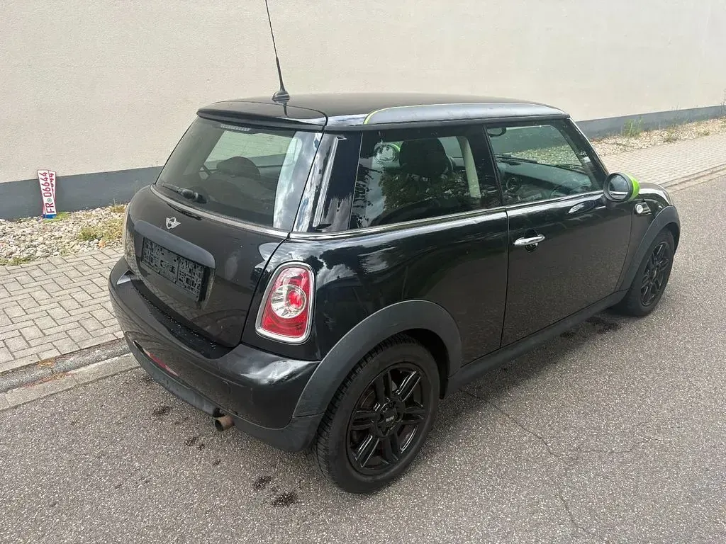 Käytetty Mini ONE 75 HP (55 kW) 2013 Musta Viistoperä