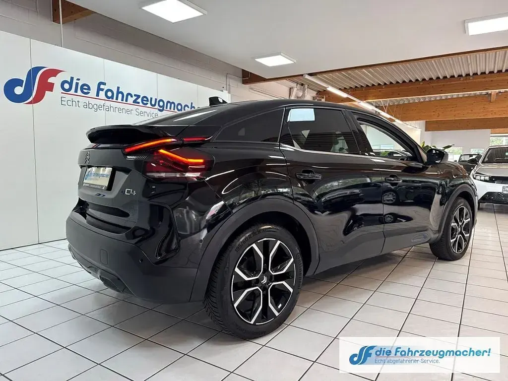 Gebraucht Citroën e-C4 Shine 100 kW (136 PS) 2023 Lackierung schwarz perla nera/ Limousine