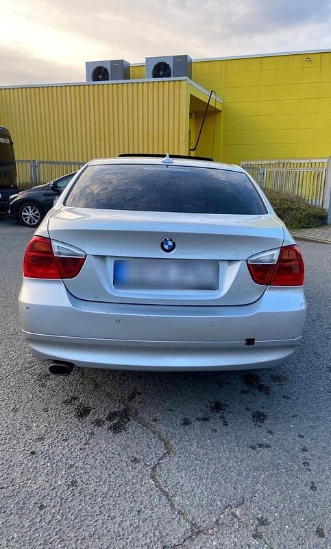 Gebraucht BMW 318 143 PS (105 kW) 2007 Grau Limousine