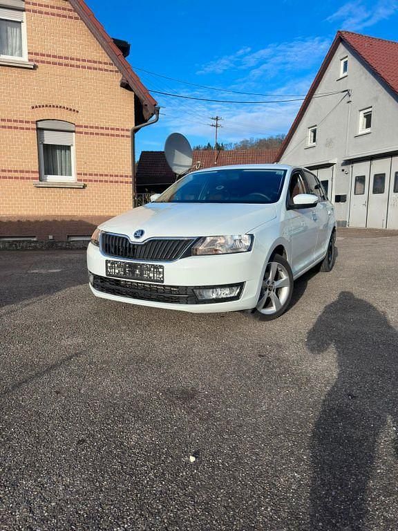 Weiß Gebraucht 2016 Skoda Rapid Cool Edition Limousine | 6.499 € (Fairer Preis) - Bild 1/4