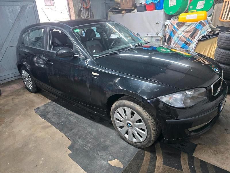 Gebraucht BMW 116 122 PS (89 kW) 2009 Schwarz Kleinwagen