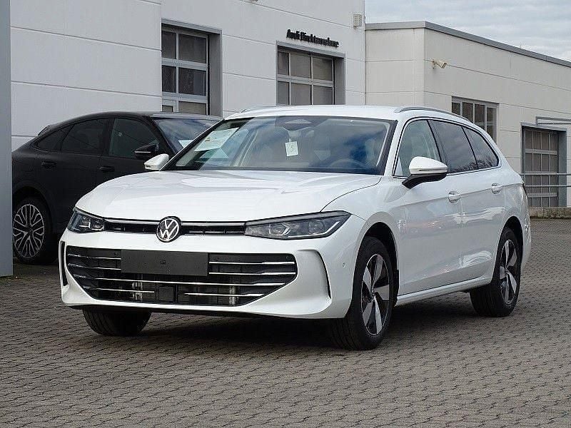 Weiß Neu 2025 VW Passat IQ Drive Kombi | 50.790 € (Teuer) - Bild 1/4