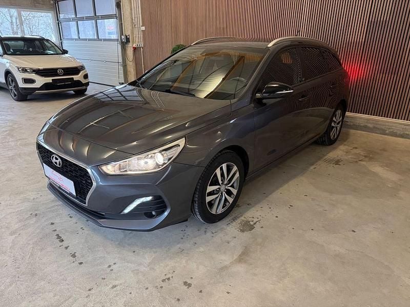 Gebraucht Hyundai i30 120 PS (88 kW) 2018 Grau Limousine