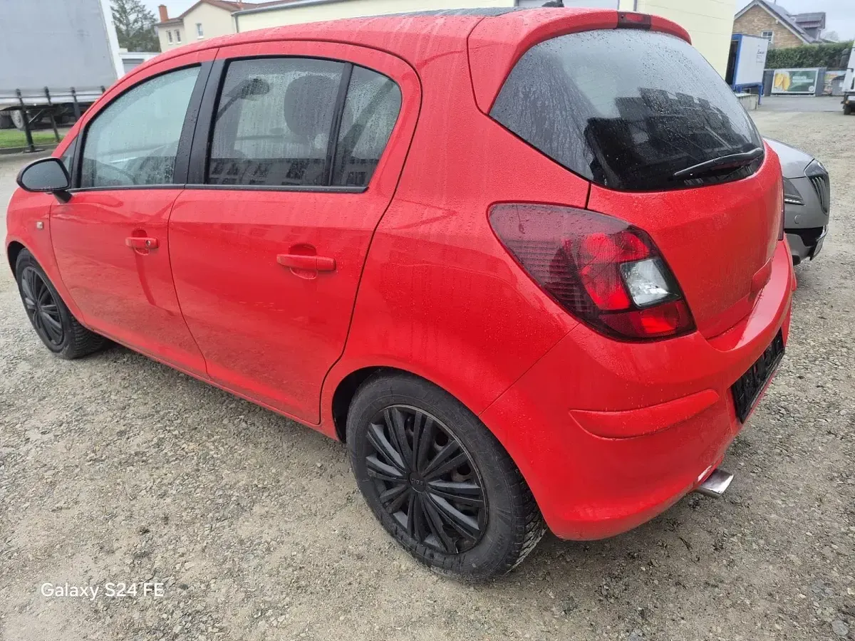 Używany Opel Corsa 59 KM (43 kW) 2010 Czerwony Hatchback