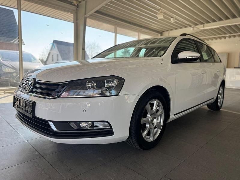 Gebraucht VW Passat 105 PS (77 kW) 2013 Weiß Kombi