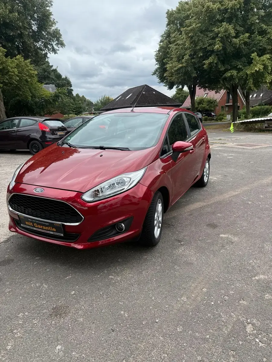 Gebraucht Ford Fiesta 80 PS (58 kW) 2016 Rot Kleinwagen