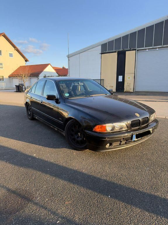 Second-hand BMW 520 Performance 170 CP (125 kW) 2000 Negru Berlinǎ