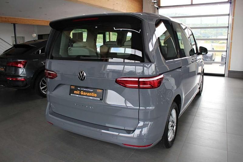 Gebraucht VW Multivan Life 204 PS (150 kW) 2022 Pure grey Van