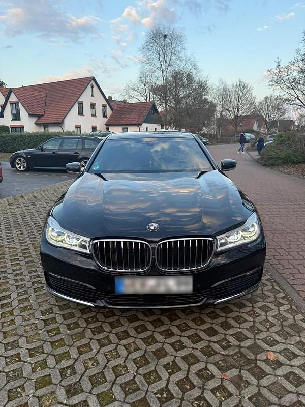 Second-hand BMW 740 320 CP (235 kW) 2016 Negru Berlinǎ