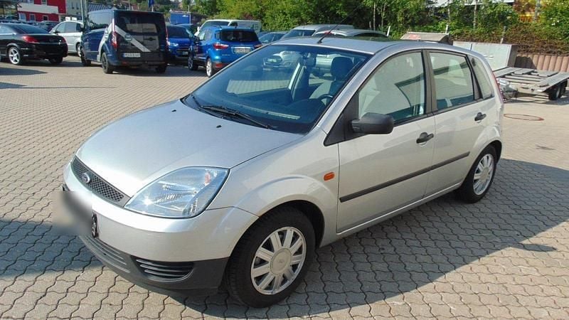 Silber Gebraucht 2002 Ford Fiesta Ambiente Kleinwagen | 1.365 € (Superpreis) - Bild 1/4