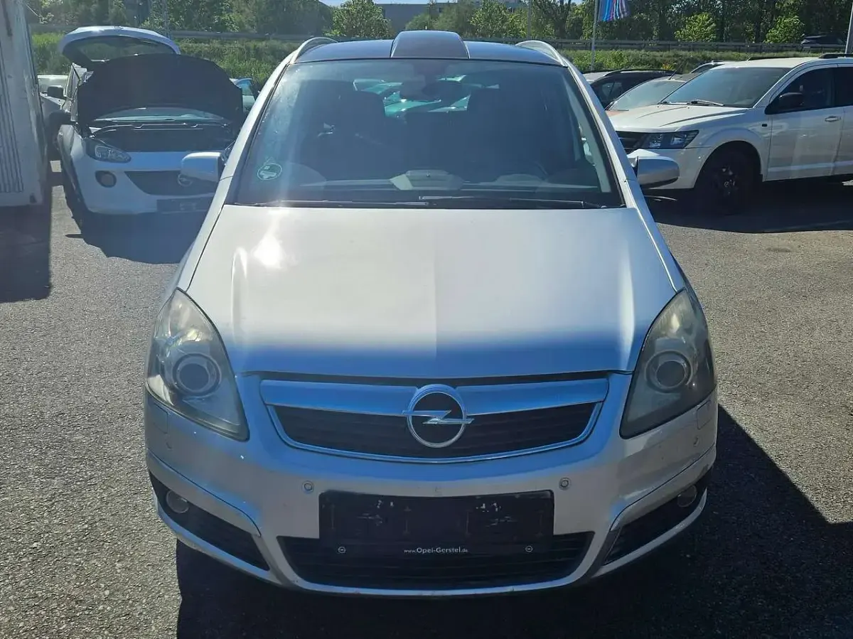 Gebraucht Opel Zafira Cosmo 150 PS (110 kW) 2007 Starsilber iii m2 Van / Kleinbus