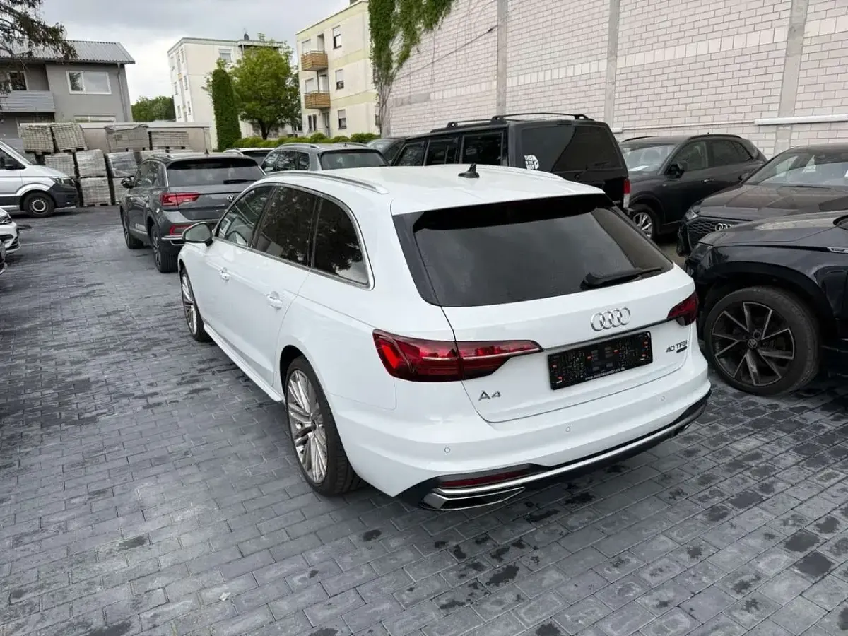 Gebraucht Audi A4 Advanced 204 PS (150 kW) 2022 Gletscherweiss Kombi