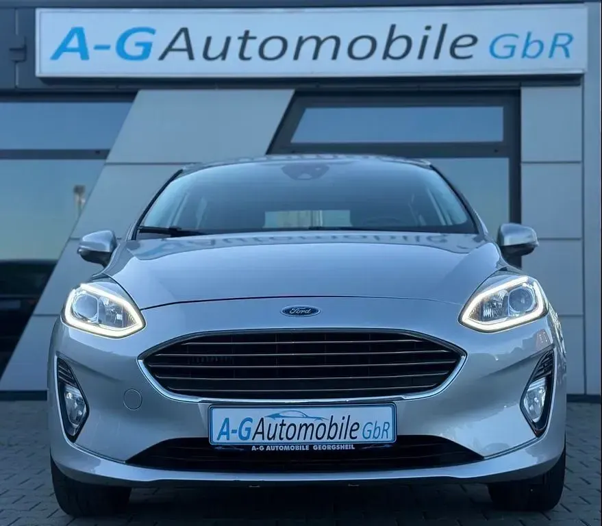 Gebraucht Ford Fiesta Titanium 101 PS (74 kW) 2018 Silber Kleinwagen