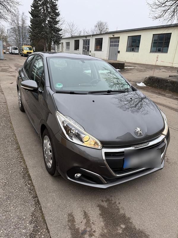 Grau Gebraucht 2018 Peugeot 208 Kleinwagen | 6.999 € (Fairer Preis) - Bild 1/4