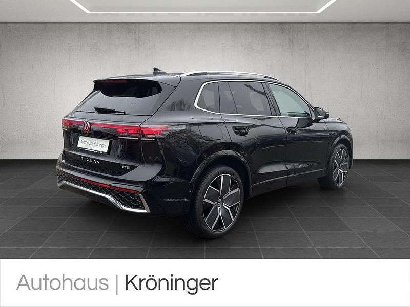 Neu VW Tiguan R-line 150 PS (110 kW) 2025 Schwarz SUV