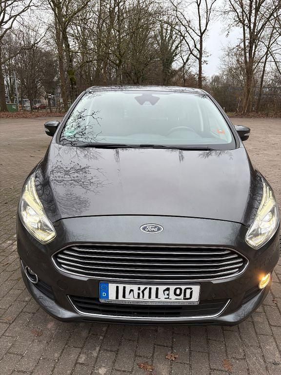 Gebraucht Ford S-MAX Titanium 241 PS (177 kW) 2017 Grau Van / Kleinbus
