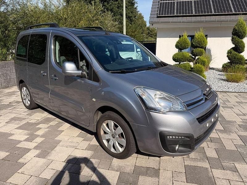 Grau Gebraucht 2016 Citroën Berlingo SELECTION Van / Kleinbus | 5.900 € (Guter Preis) - Bild 1/4