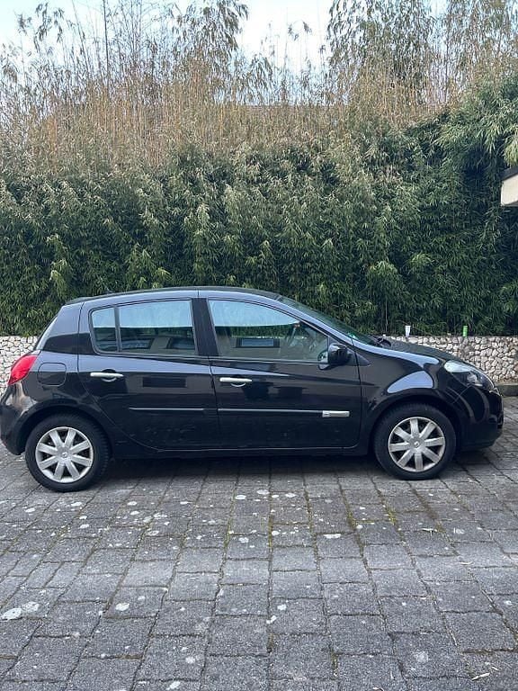 Gebraucht Renault Clio III Dynamique 101 PS (74 kW) 2009 Schwarz Limousine