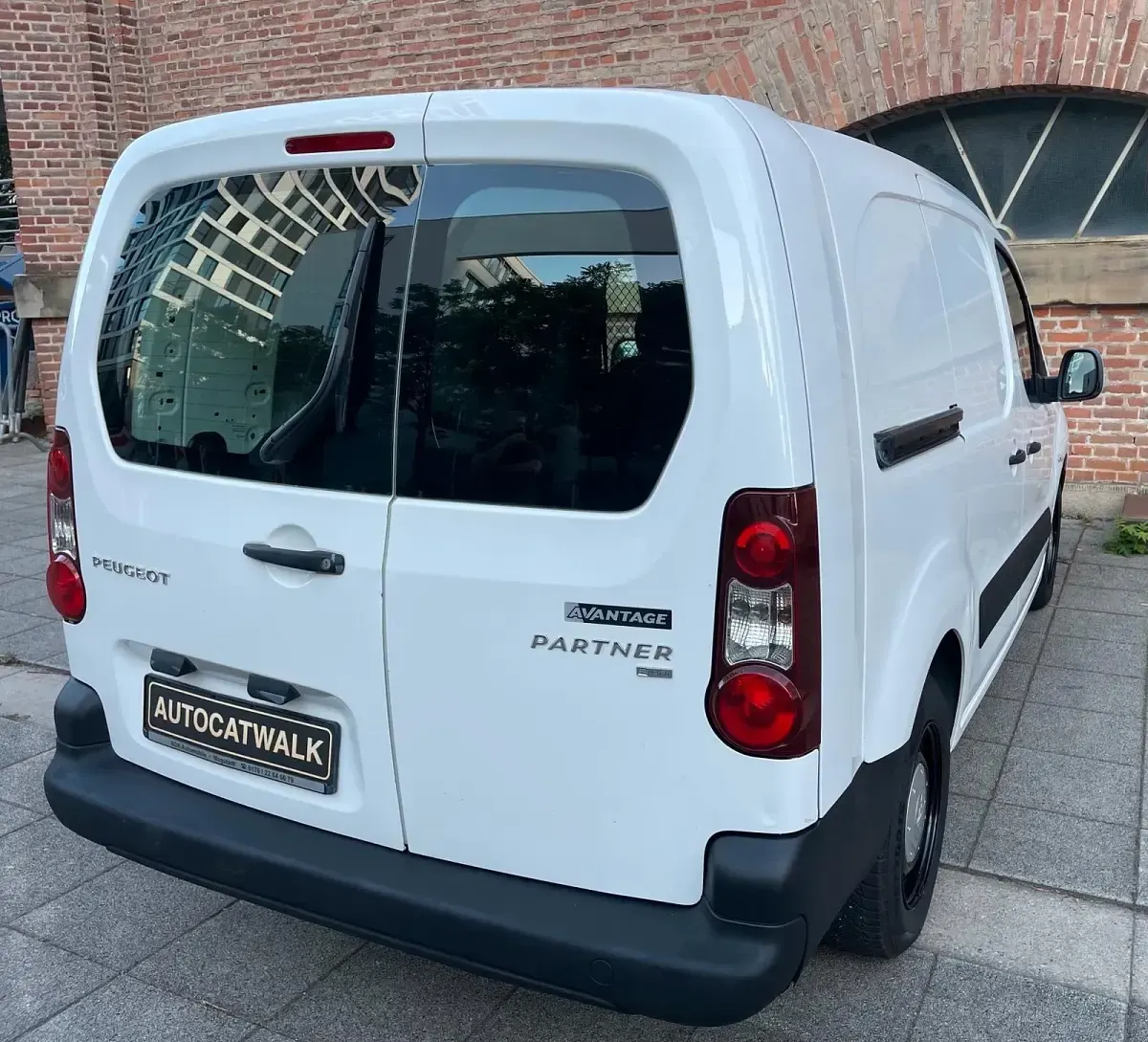 Gebraucht Peugeot Partner Avantage 90 PS (66 kW) 2012 Weiß Van / Kleinbus