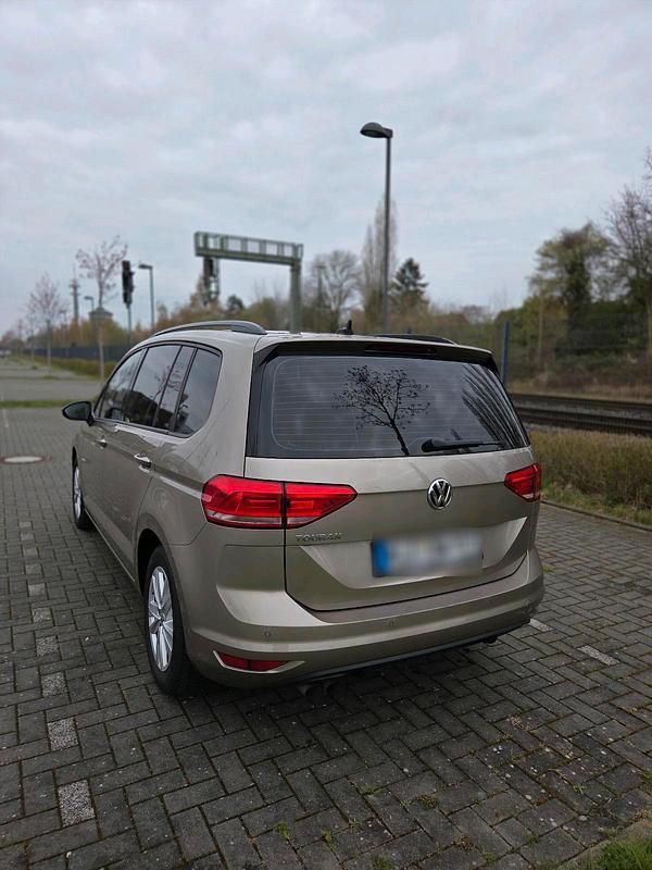 Gebraucht VW Touran 190 PS (139 kW) 2019 Beige Van / Kleinbus