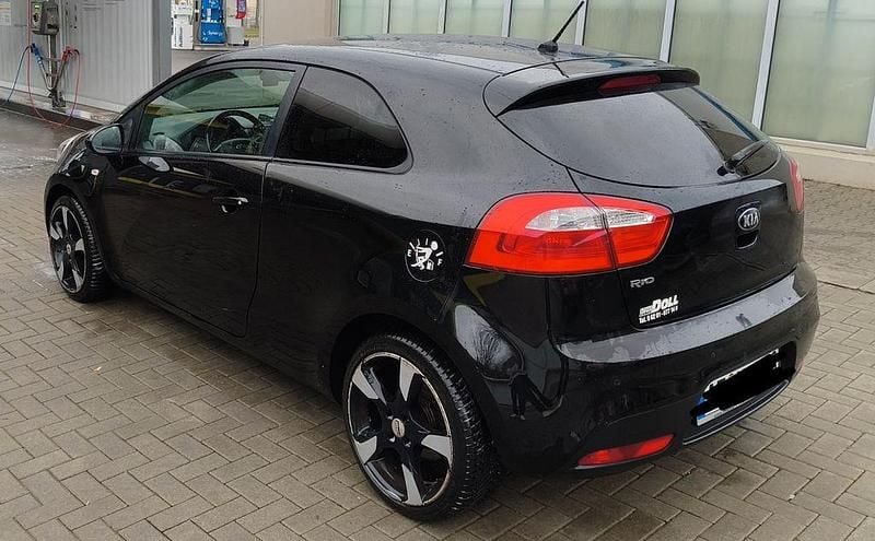 Gebraucht Kia Rio FIFA World Cup Edition 109 PS (80 kW) 2014 Schwarz Limousine