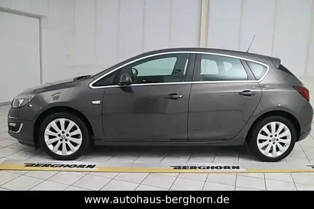 Gebraucht Opel Astra Exklusiv 140 PS (102 kW) 2015 Platin anthrazit (metallic) Limousine