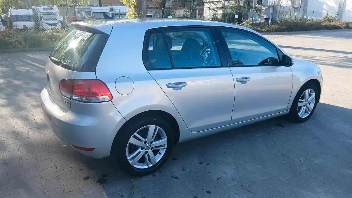 Gebraucht VW Golf VI 125 PS (91 kW) 2010 Silber Kleinwagen