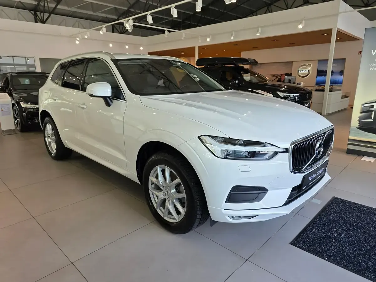 Gebraucht Volvo XC60 Momentum 197 PS (144 kW) 2021 Crystal white / metallic SUV