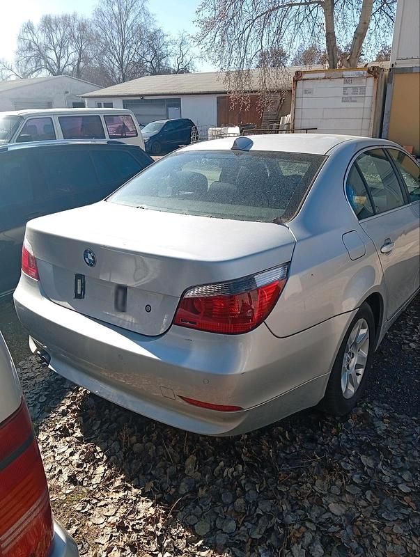 Gebraucht BMW 530 231 PS (169 kW) 2006 Silber Limousine