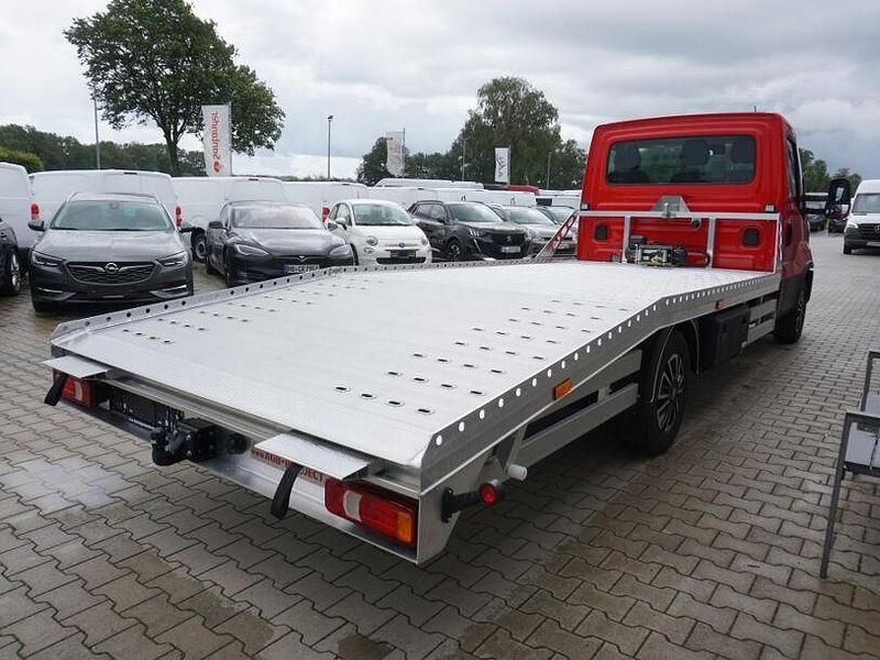 Gebraucht Iveco Daily 175 PS (128 kW) 2024 Rot Van / Kleinbus