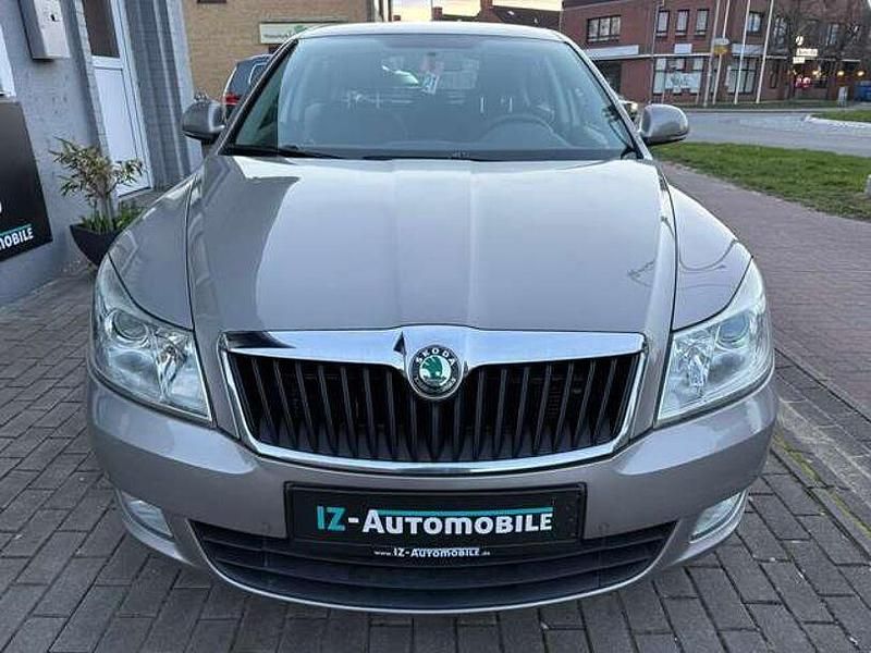 Gebraucht Skoda Octavia Elegance 105 PS (77 kW) 2012 Cappuccinobeige metallic Kleinwagen