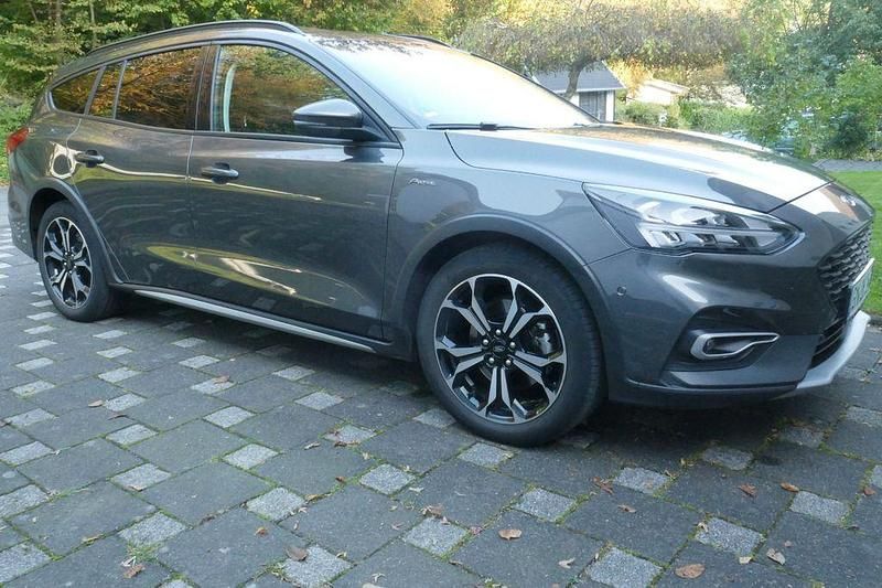 Usata Ford Focus Active 120 CV (88 kW) 2020 Grigio Berlina