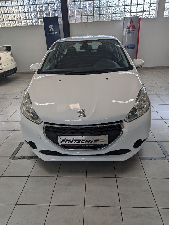 Weiß Gebraucht 2015 Peugeot 208 Active Kleinwagen | 7.900 € (Teuer) - Bild 1/4