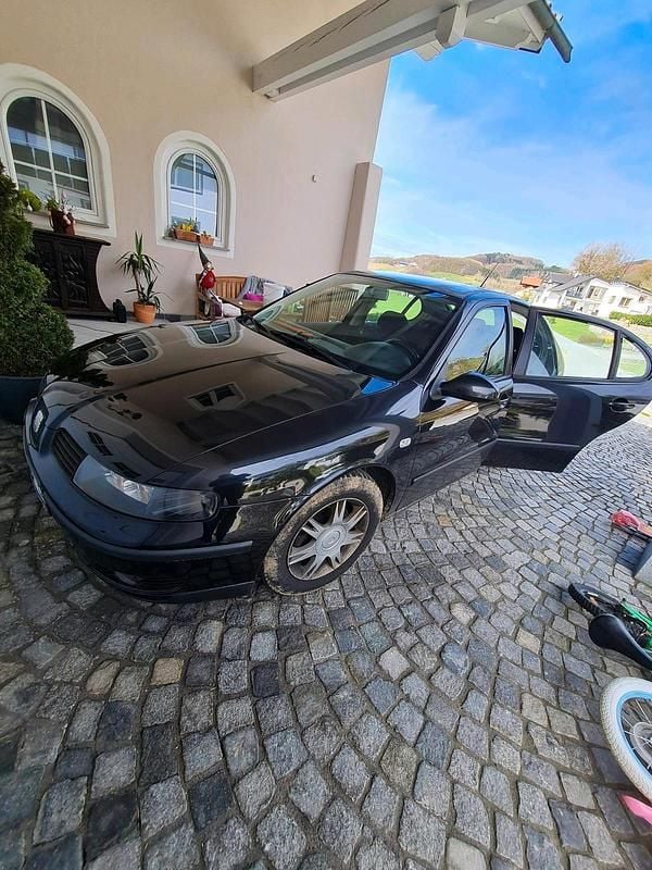 Second-hand Seat Leon 110 CP (80 kW) 2003 Negru Hatchback