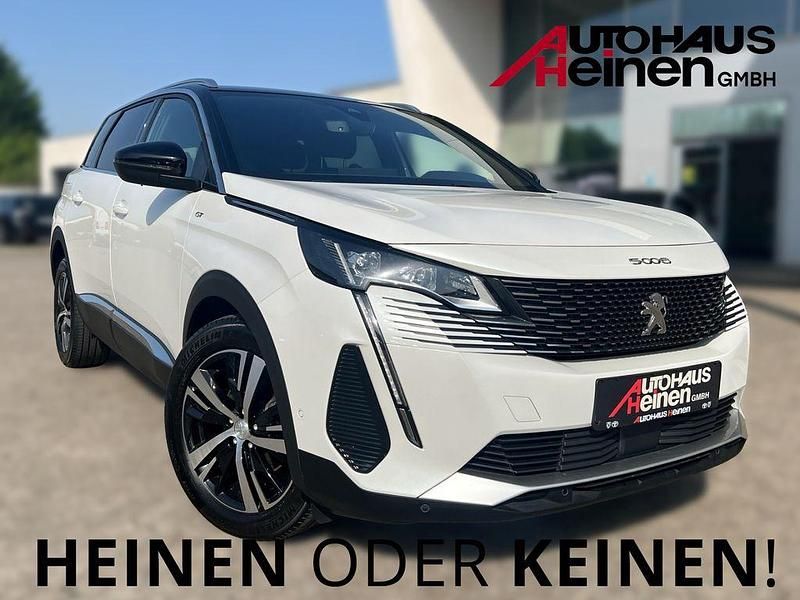 Lack weiss perlglänzend/metall Gebraucht 2023 Peugeot 5008 GTi Van / Kleinbus | 26.940 € (Fairer Preis) - Bild 1/4
