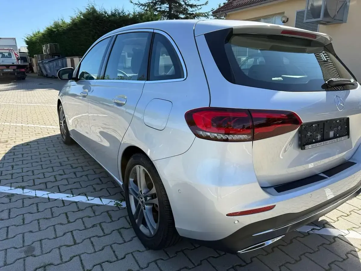 Gebraucht Mercedes B220 190 PS (139 kW) 2019 Iridiumsilber Kleinwagen